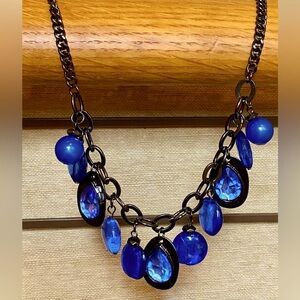 Beautiful vintage blue glass and hammered metal pendant necklace